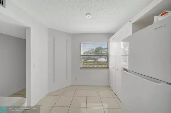 12701 SW 14th St #112 J, Pembroke Pines, FL 33027