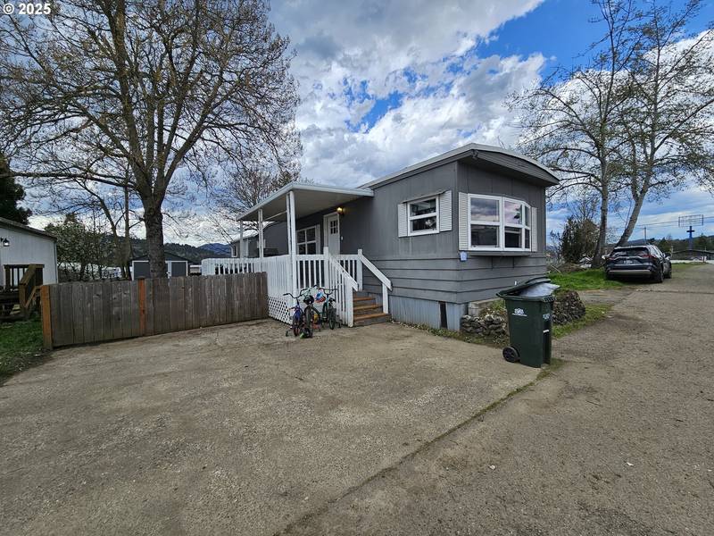 819 S COMSTOCK AVE #74, Sutherlin, OR 97479