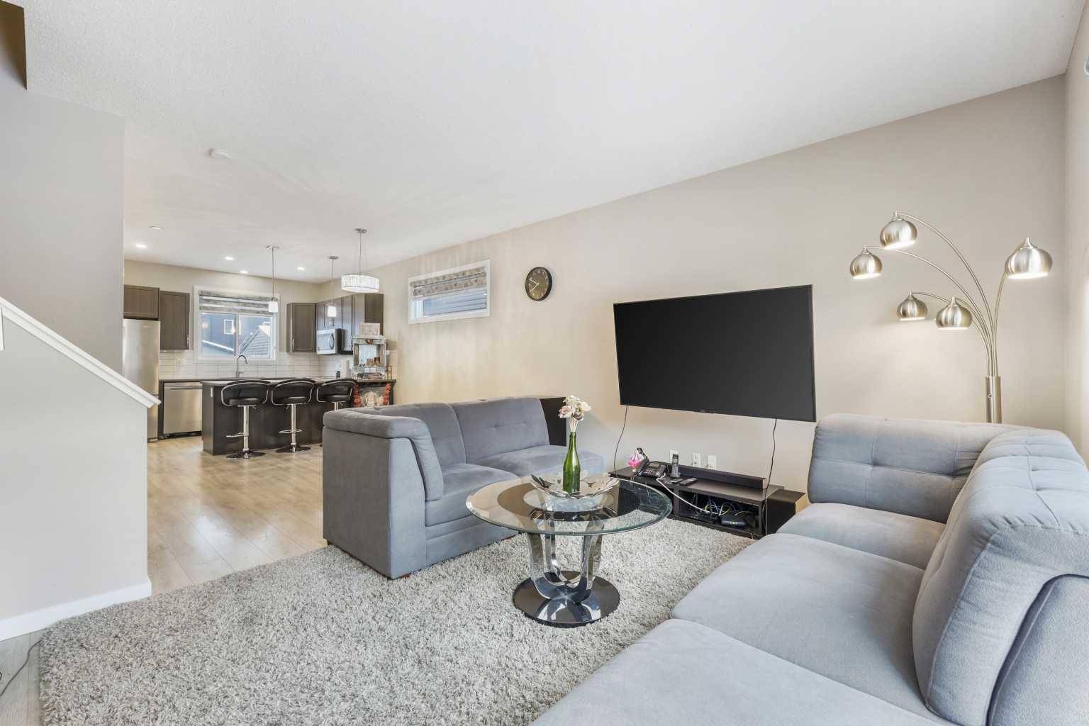 Calgary, AB T3M 2W2,221 Seton CIR Southeast