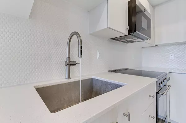 Kitchener, ON N2G 0E4,15 Wellington ST S #2204