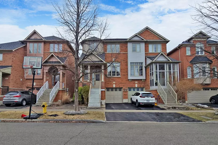 17 Henrietta ST, Markham, ON L6C 2E9