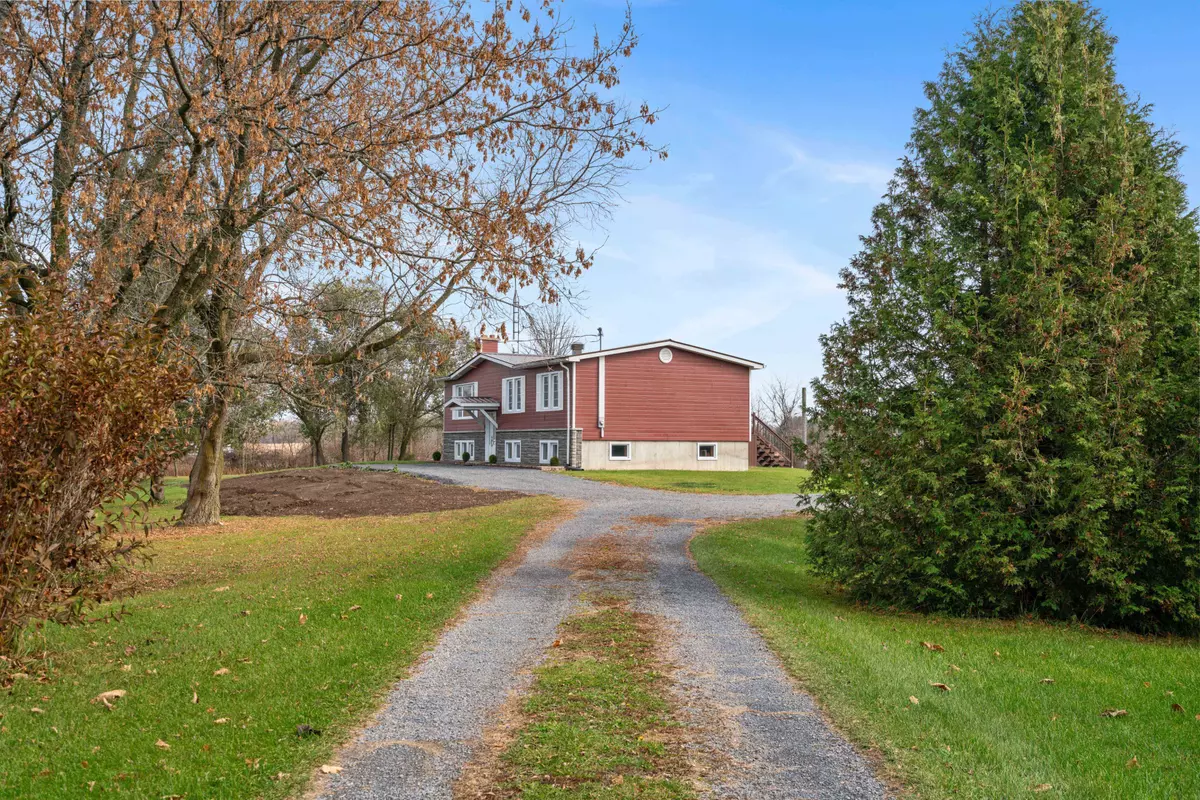 South Glengarry, ON K0C 1Z0,21230 Concession 6 RD