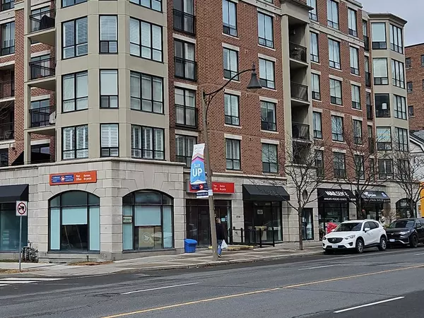 Toronto C04, ON M4N 2H9,2708 Yonge ST
