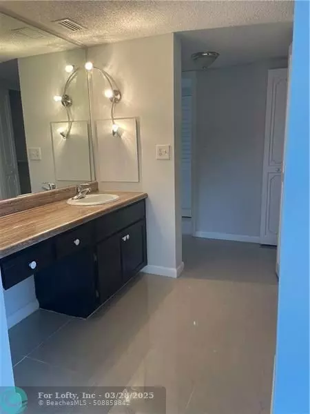 Lauderhill, FL 33319,3730 Inverrary Dr #3L