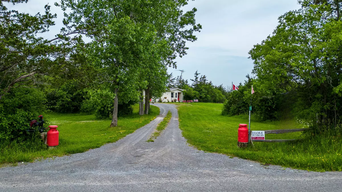 Prince Edward County, ON K0K 1G0,1194 CHRISTIAN RD