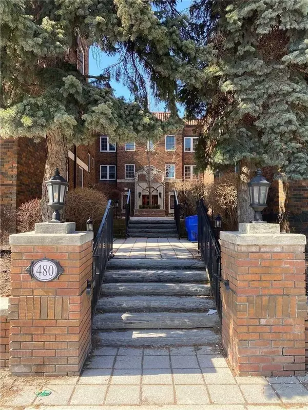480 Oriole Pkwy #107, Toronto C03, ON M5P 2H8
