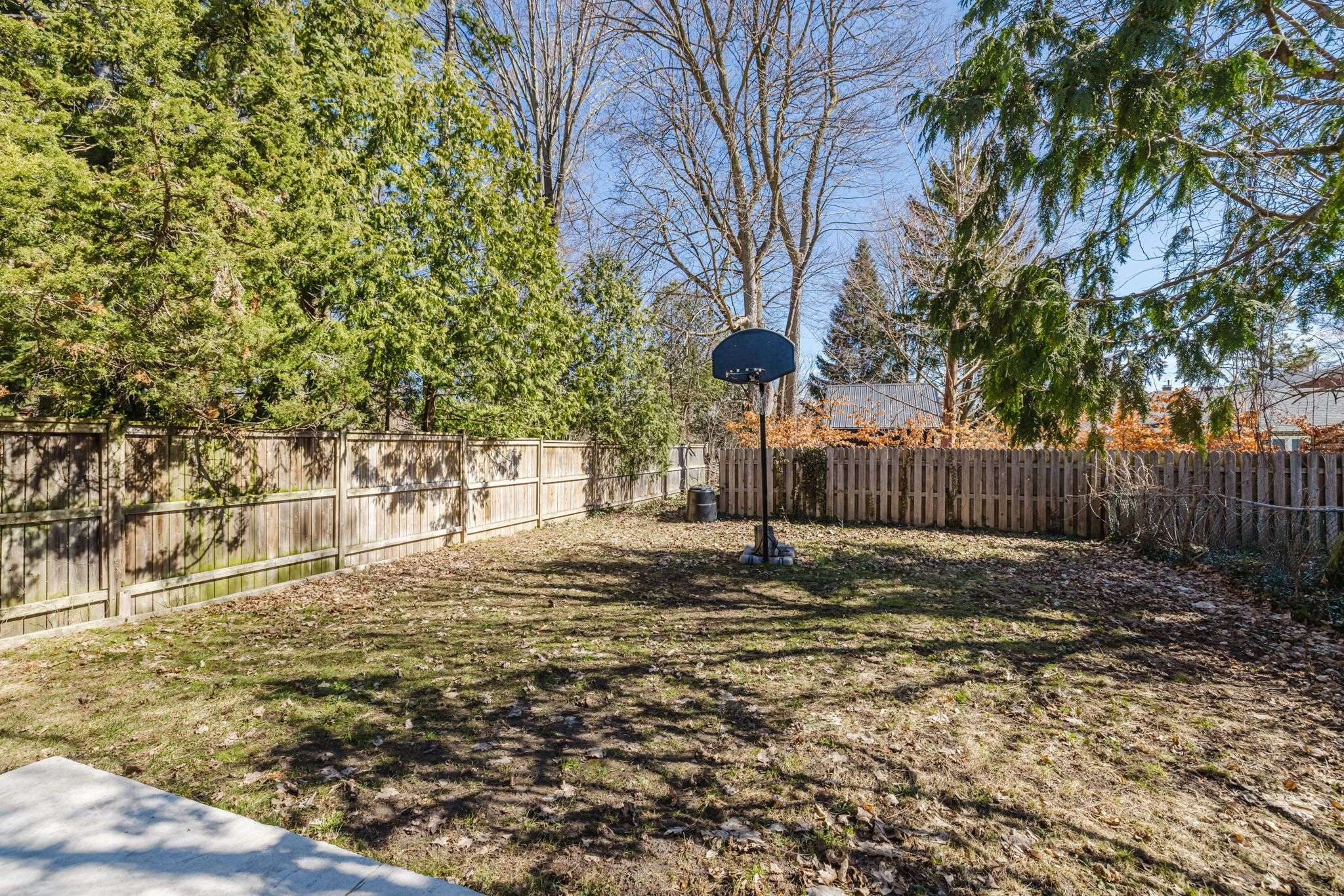 London, ON N6A 3Y6,14 WILLINGDON AVE
