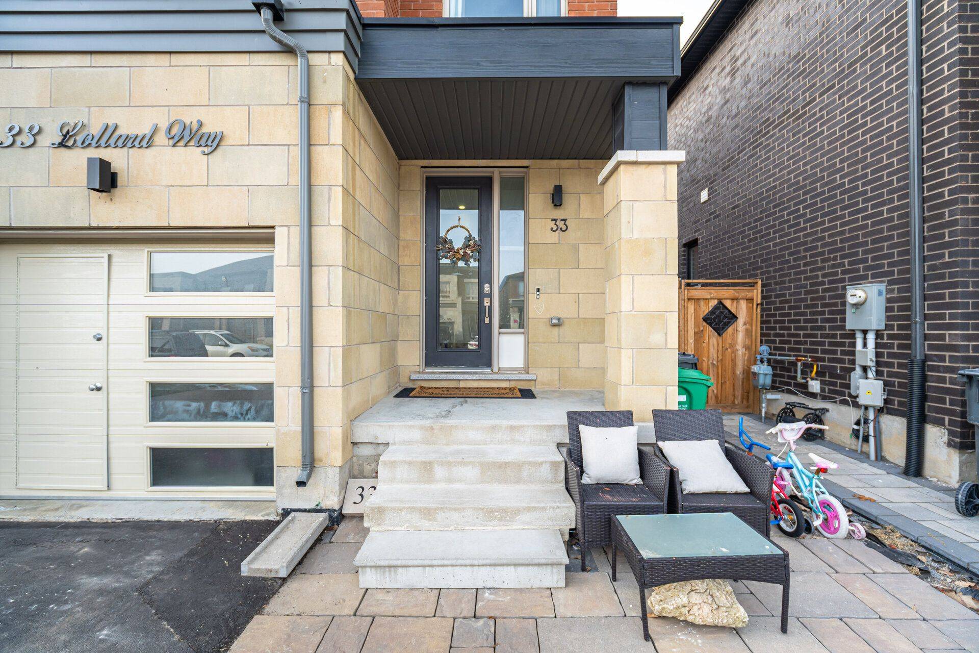 Brampton, ON L6Y 2C9,33 Lollard WAY