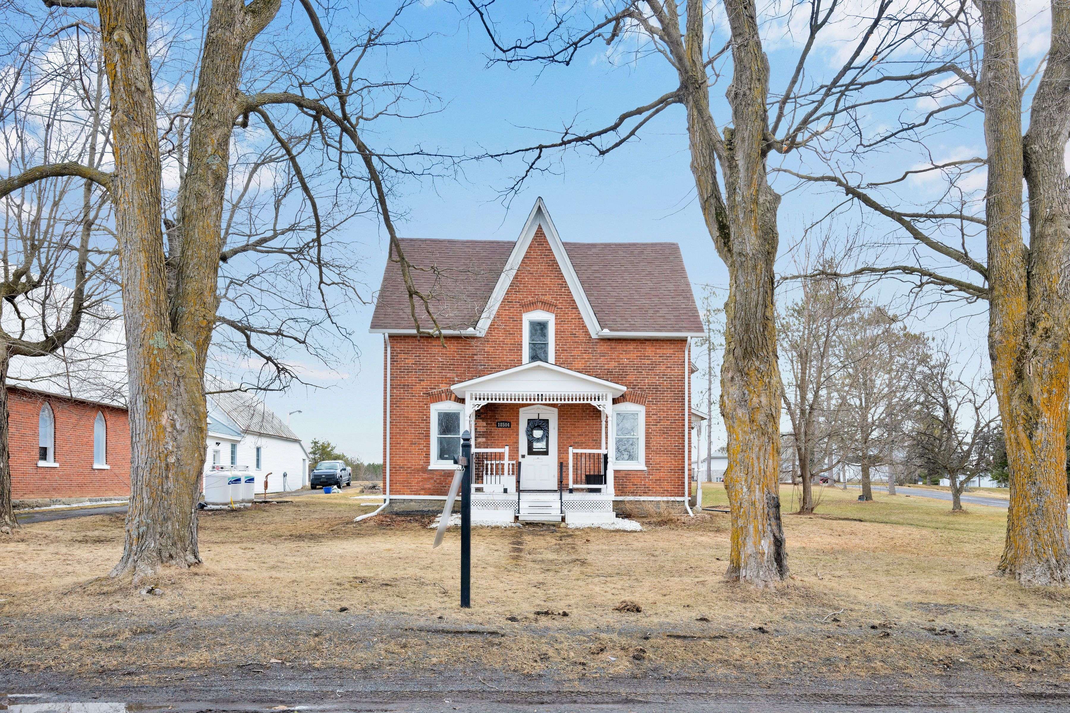 18504 Hughie Munro ST, North Glengarry, ON K0C 1B0