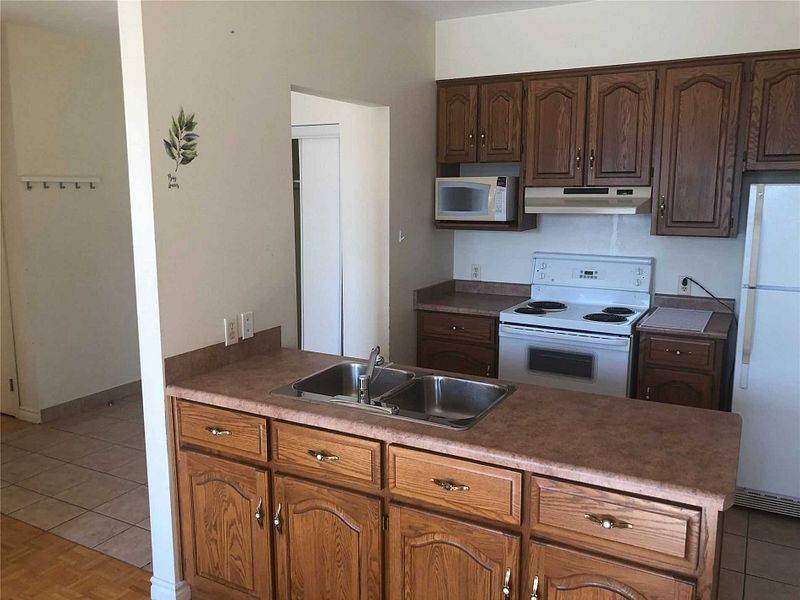 Guelph, ON N1H 4E4,51 Wyndham ST #205