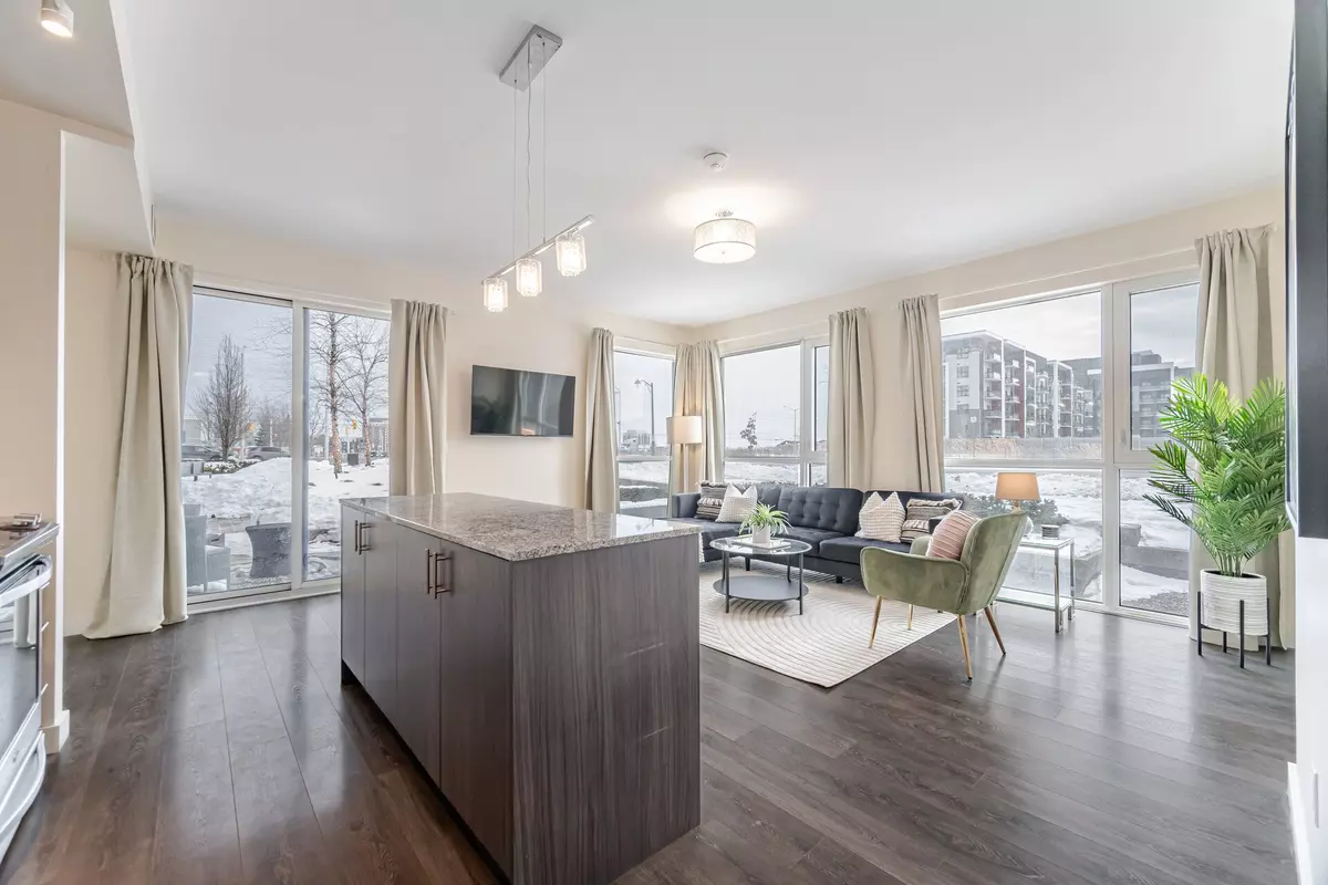 Oakville, ON L6H 7C3,150 Sabina DR #113