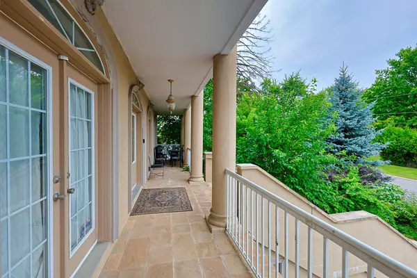 Richmond Hill, ON L4C 6V9,135 spruce AVE