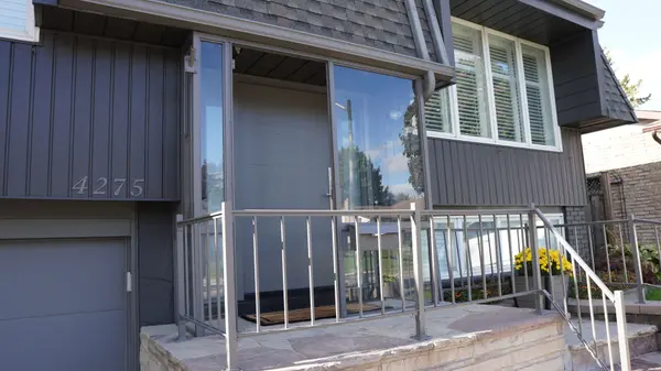 Burlington, ON L7L 5A4,4275 Longmoor DR