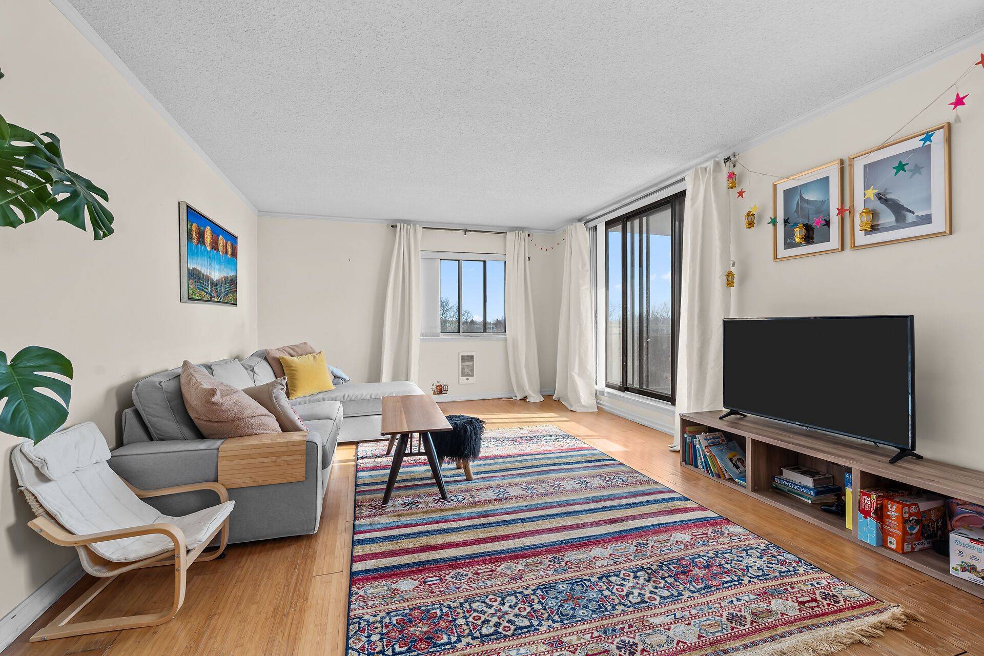 Kingston, ON K7L 5H6,120 Barrett CT #609