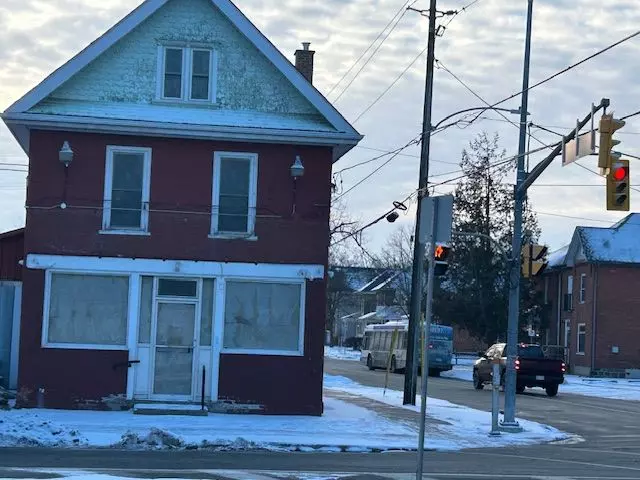 Peterborough Central, ON K9J 3P7,239 Park ST N