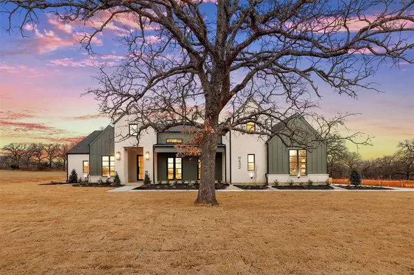 6432 Retta Oaks Drive,  Burleson,  TX 76028