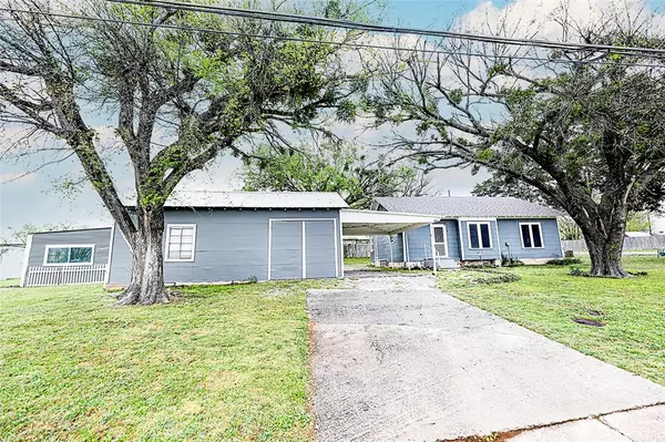Bowie, TX 76230,304 Rock Hill Road