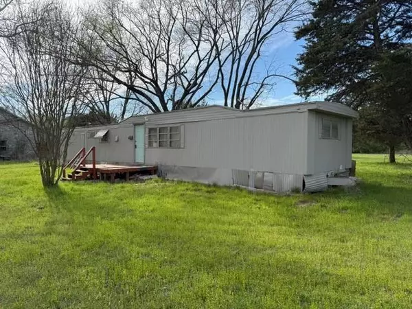 17208 County Road 3322, Frost, TX 76641