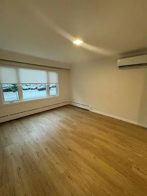 Toronto W06, ON M8V 4E5,167 Thirtieth ST #3