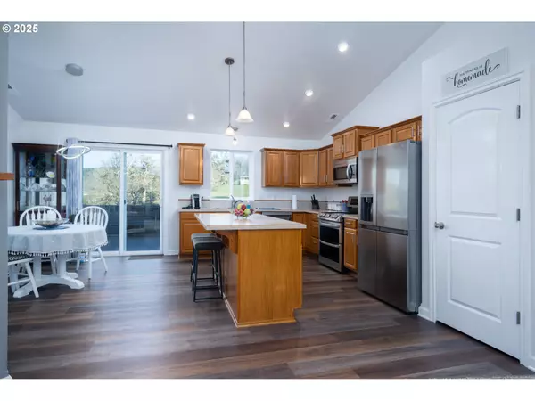 Roseburg, OR 97471,721 N SUMMERWOOD ST