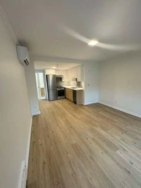Toronto W06, ON M8V 4E5,167 Thirtieth ST #3
