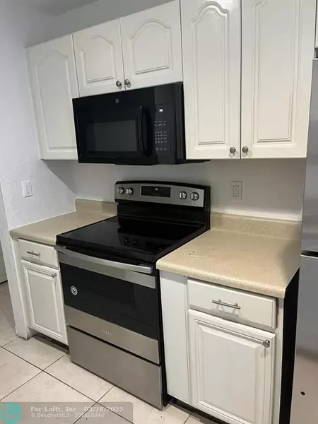 2952 NW 55th Ave #2A, Lauderhill, FL 33313