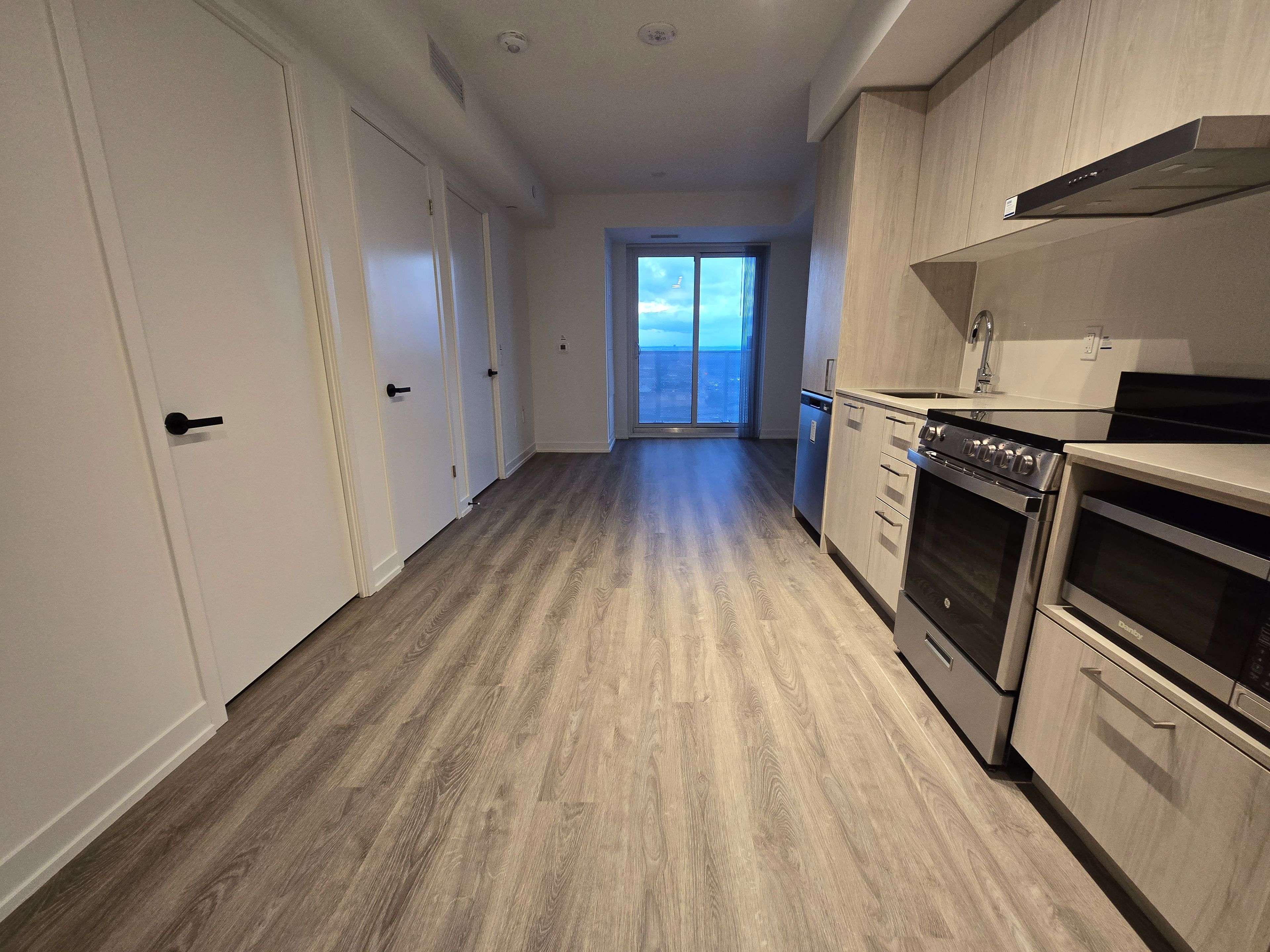 195 Commerce ST #3307, Vaughan, ON L4K 0P9