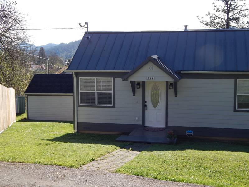280 W SIXTH AVE, Sutherlin, OR 97479