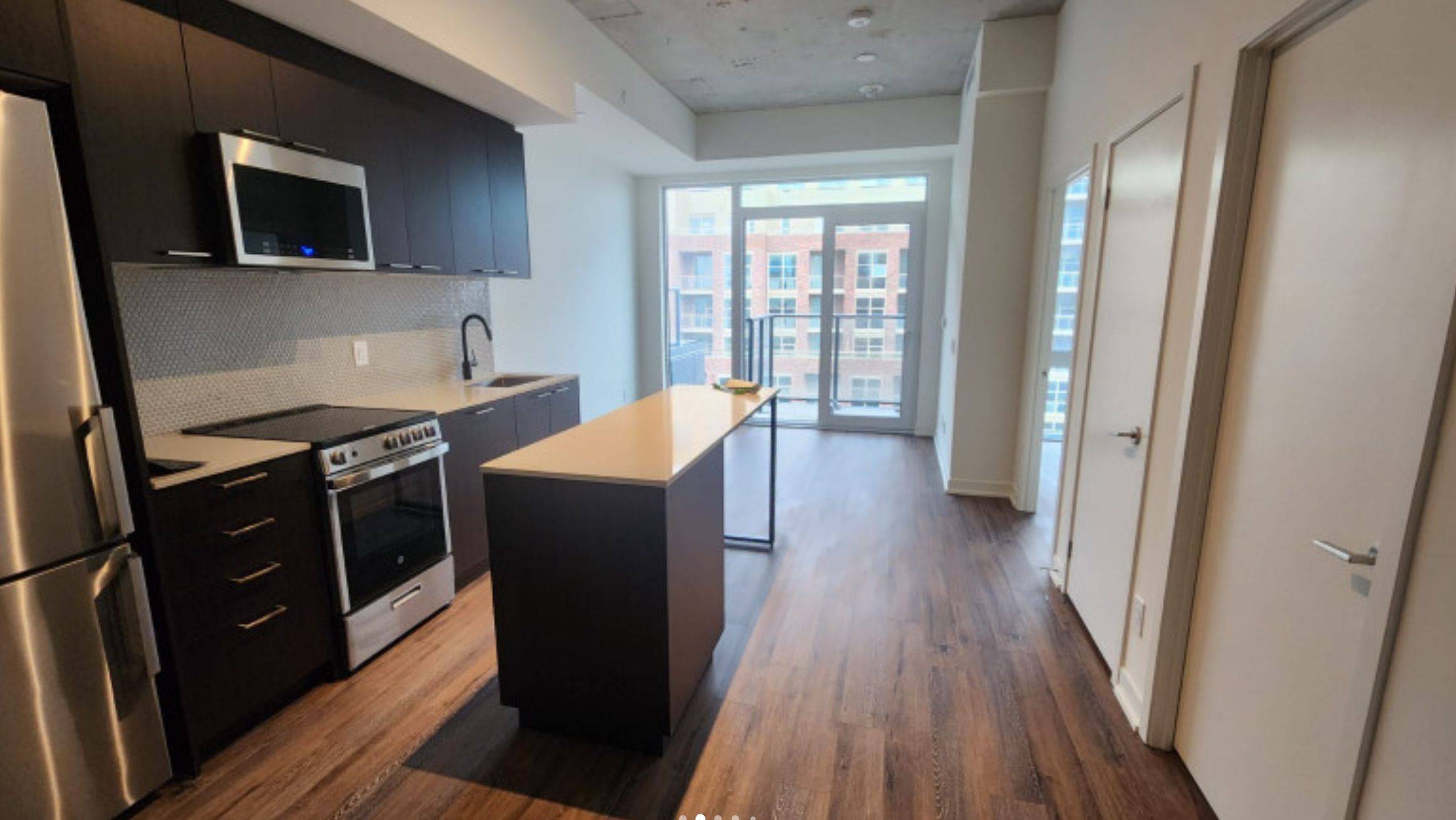 1808 St Clair AVE W #806, Toronto W03, ON M6N 0C1