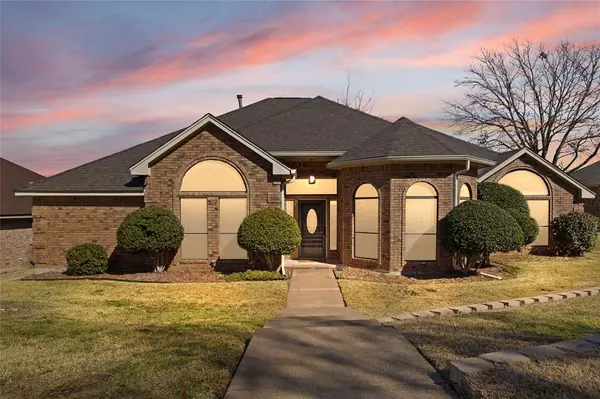 1425 Cobblestone Drive,  Desoto,  TX 75115