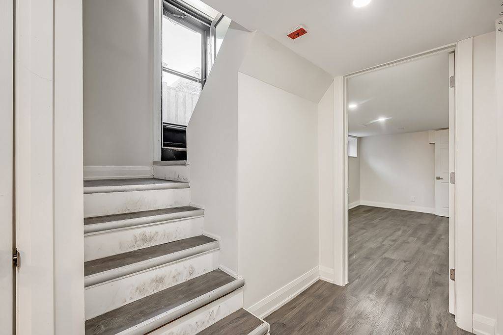 Hamilton, ON L8M 2T8,38 Ashford BLVD #Basement