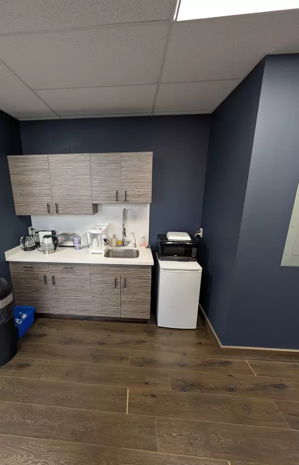 Richmond Hill, ON L4C 3B8,10376 Yonge ST #301