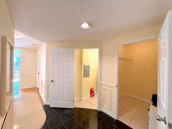 Toronto C14, ON M2M 4J4,7 Bishop AVE #505
