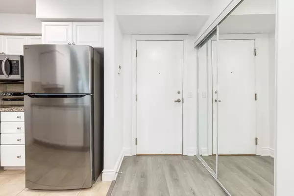 Toronto C07, ON M2M 4M7,15 Greenview AVE #1504