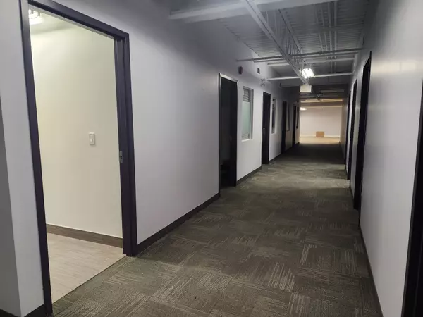 Markham, ON L3R 4T5,70 Valleywood DR #203