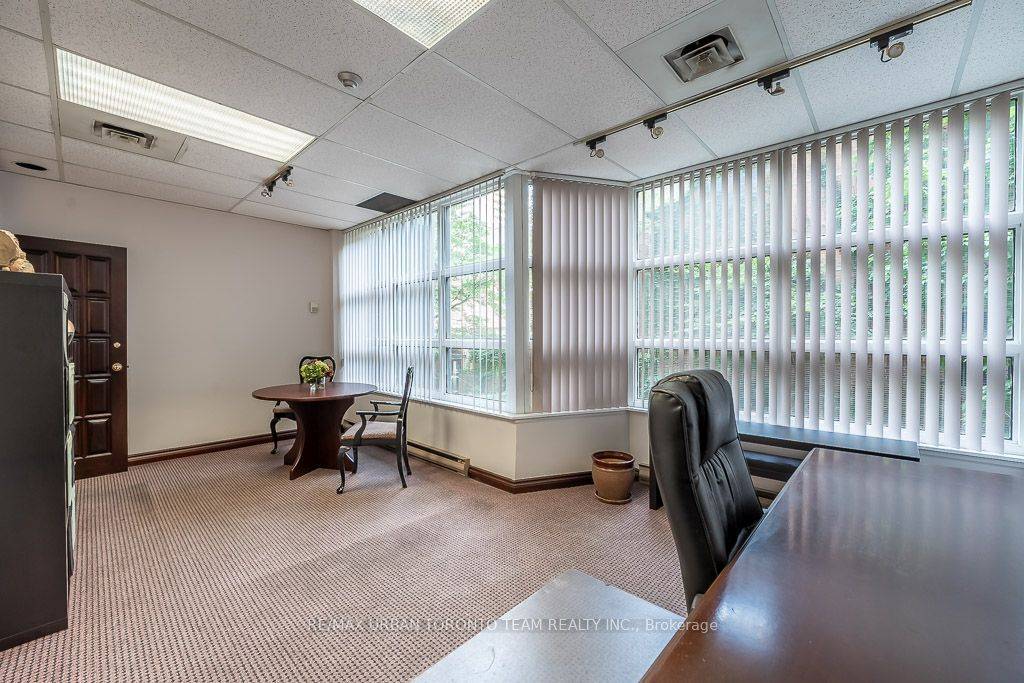 Toronto C08, ON M5A 4K3,120 Carlton ST #208