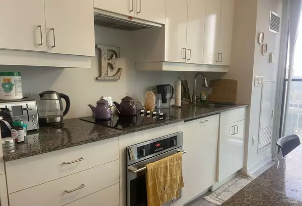 Toronto C01, ON M5G 1S9,426 University AVE #3909