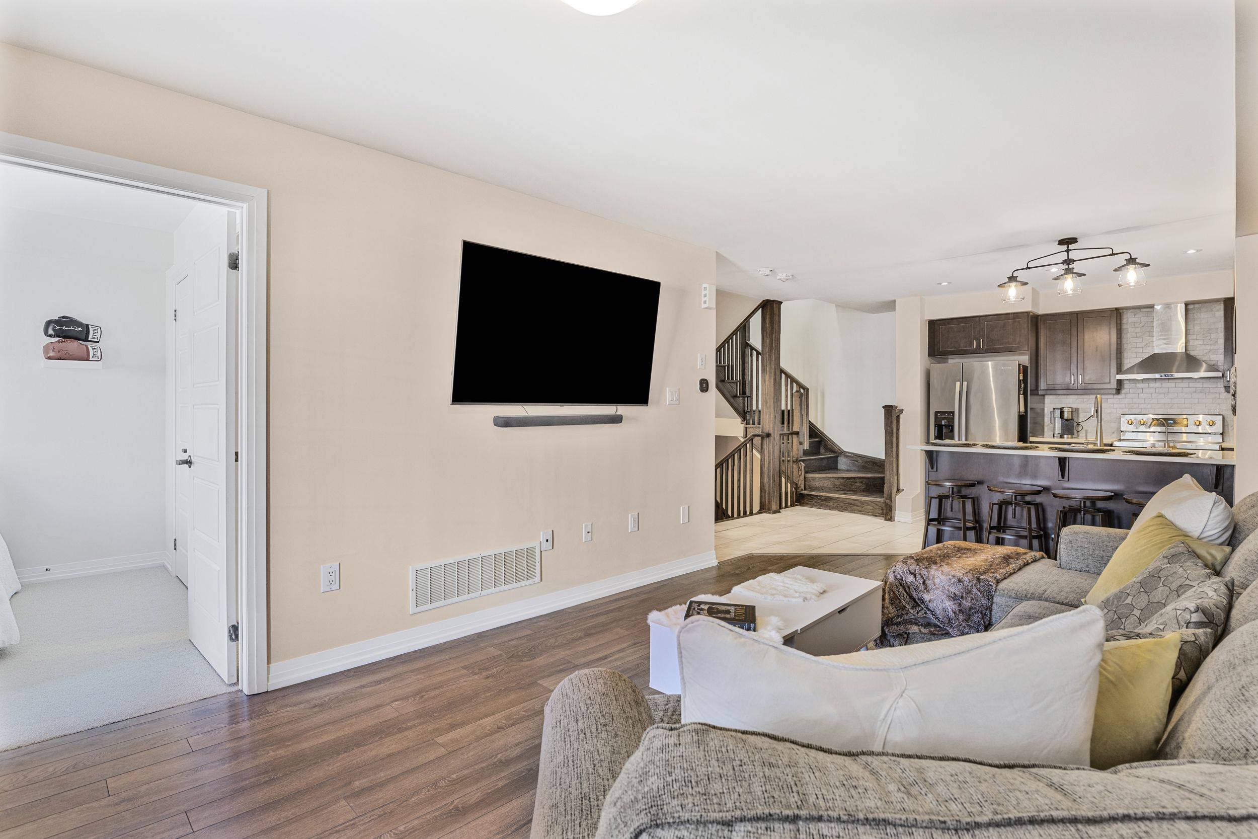 Milton, ON L9T 7E7,504 Buckeye CT