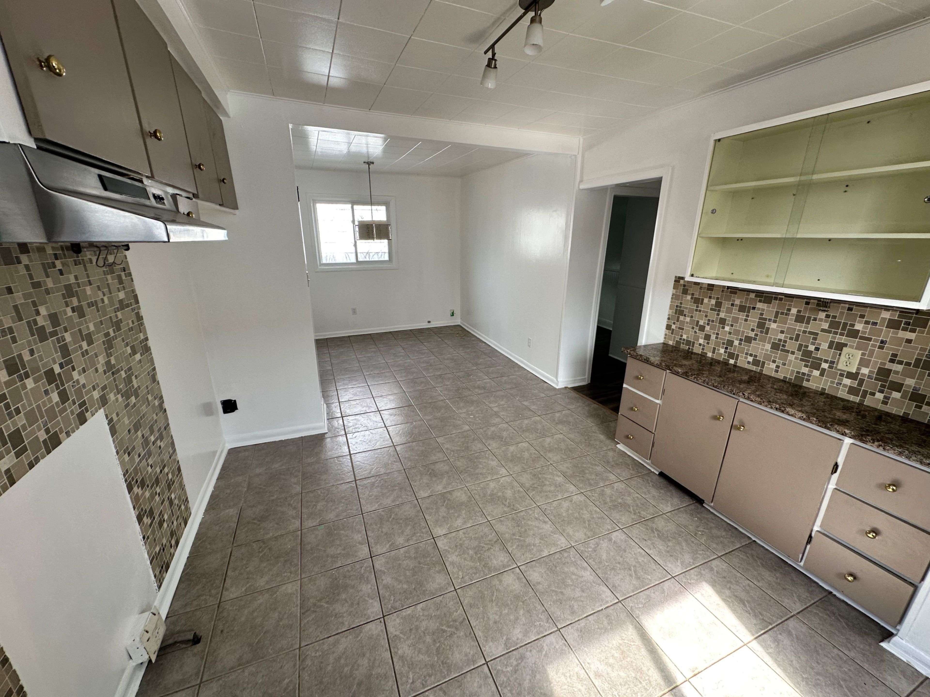 Cornwall, ON K6H 5M4,33 Bryden AVE