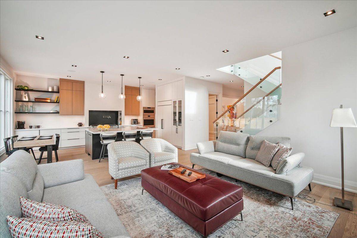 Oakville, ON L6J 3V1,212 Watson AVE