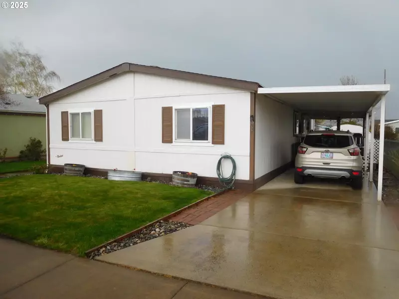 910 COWL ST #32, Milton Freewater, OR 97862