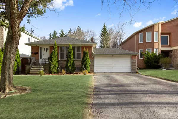 125 Wedgewood DR, Toronto C14, ON M2M 2H6
