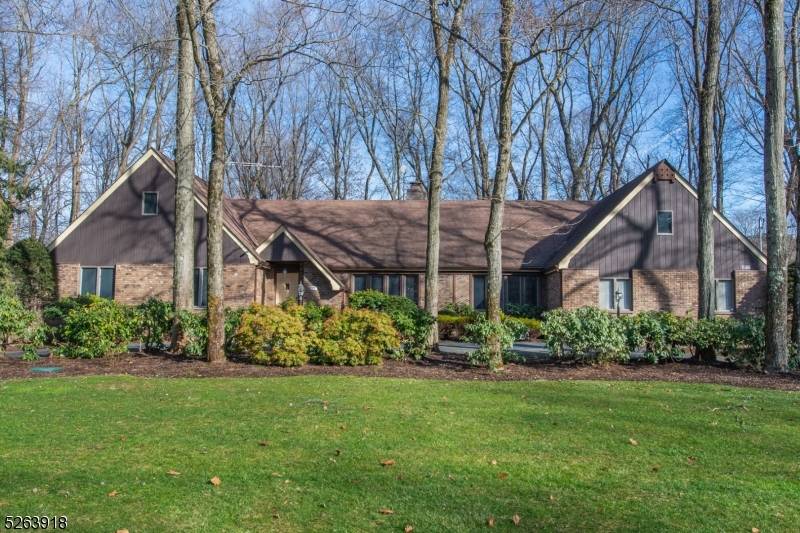 877 High Mountain Rd, Franklin Lakes Boro, NJ 07417