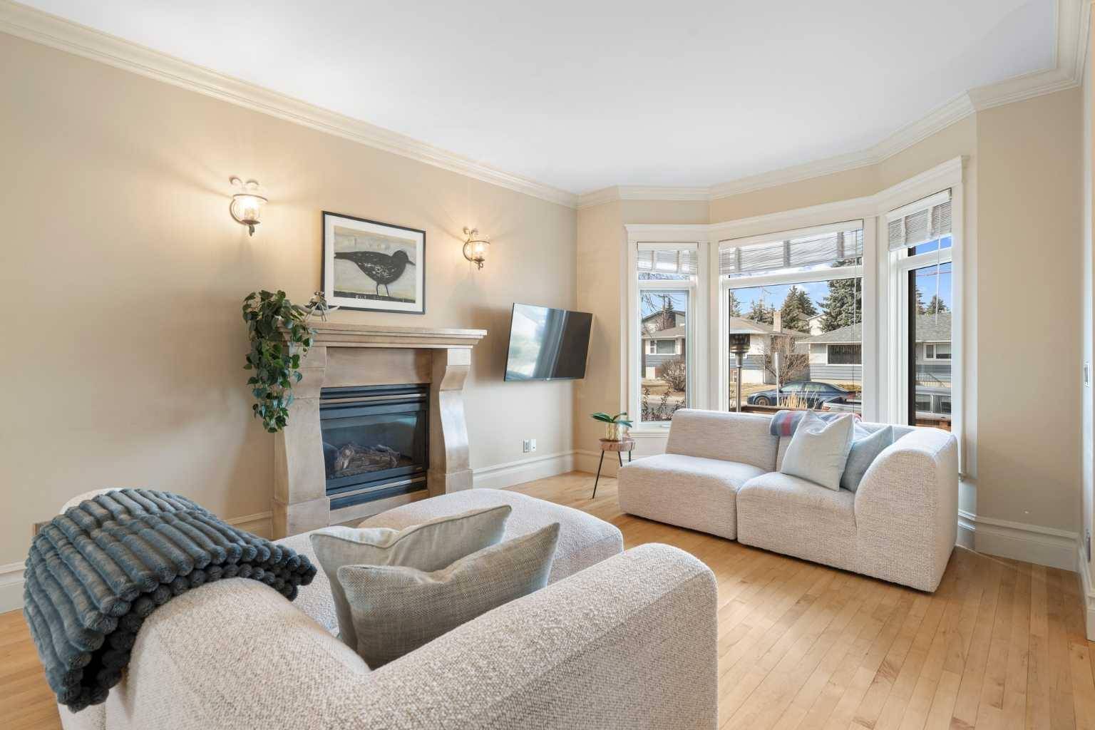 Calgary, AB T3E 2W1,2026B 34 ST SW