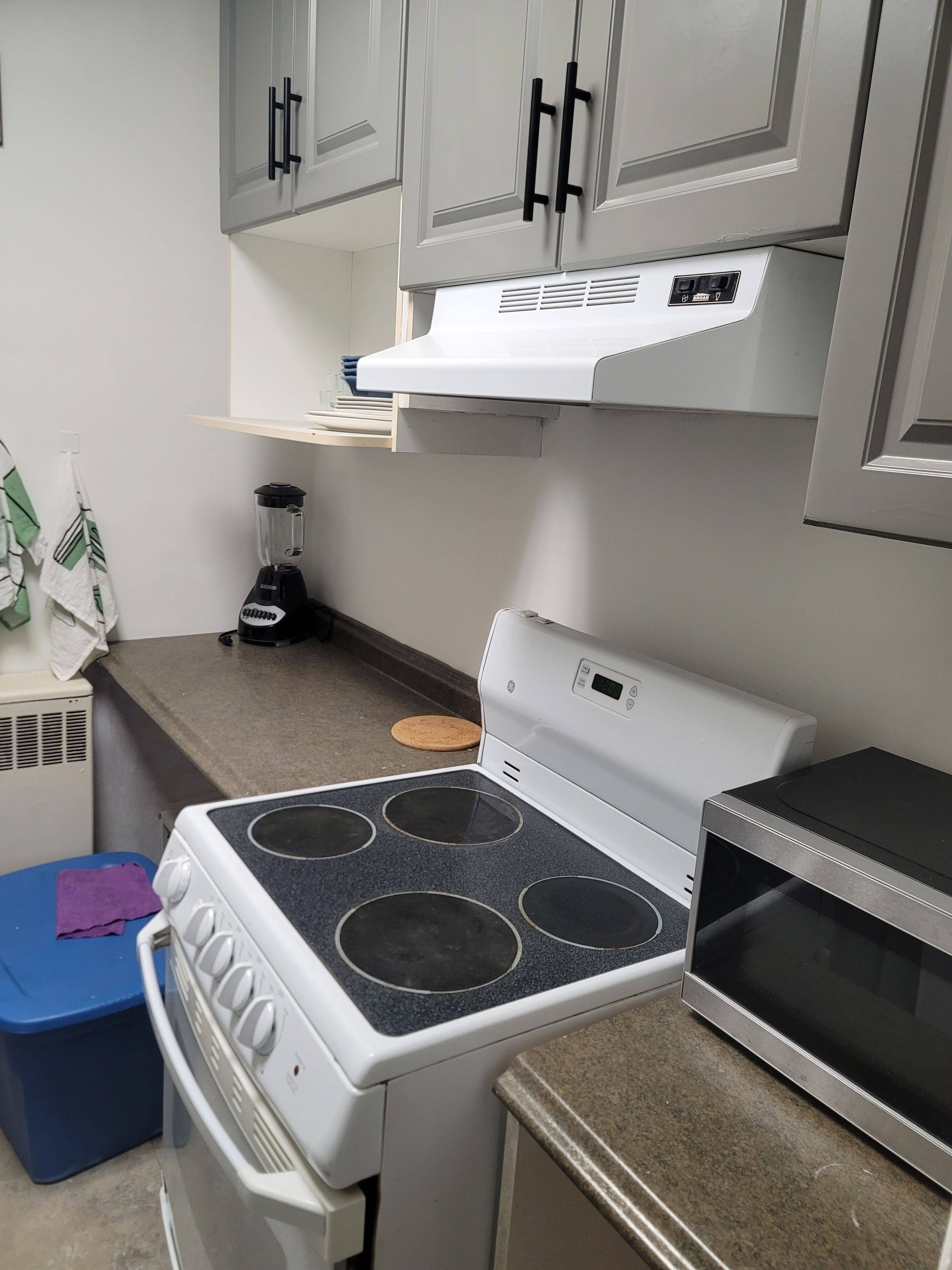Brampton, ON L6W 2A7,51 Queen ST E #4
