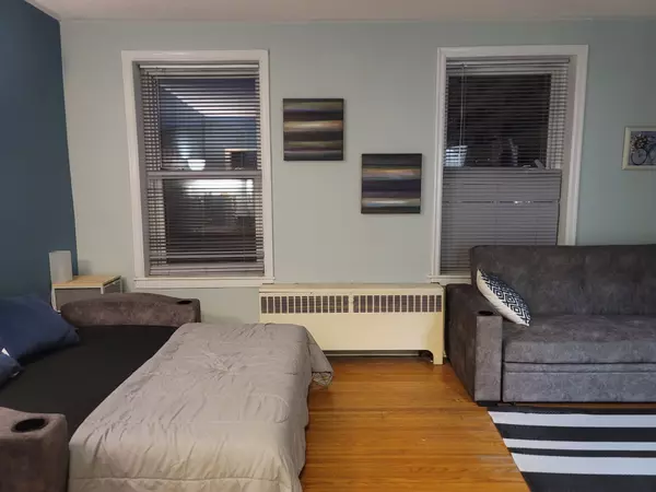 Brampton, ON L6W 2A7,51 Queen ST E #4