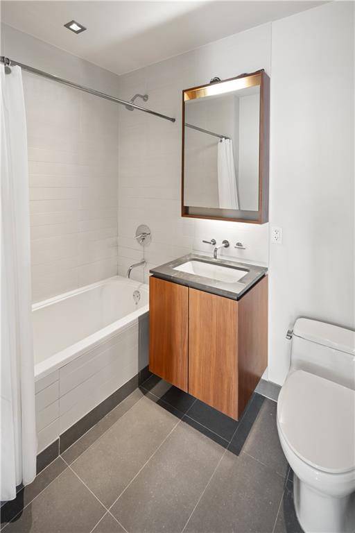 New York, NY 10019,555 West 59th ST #21F