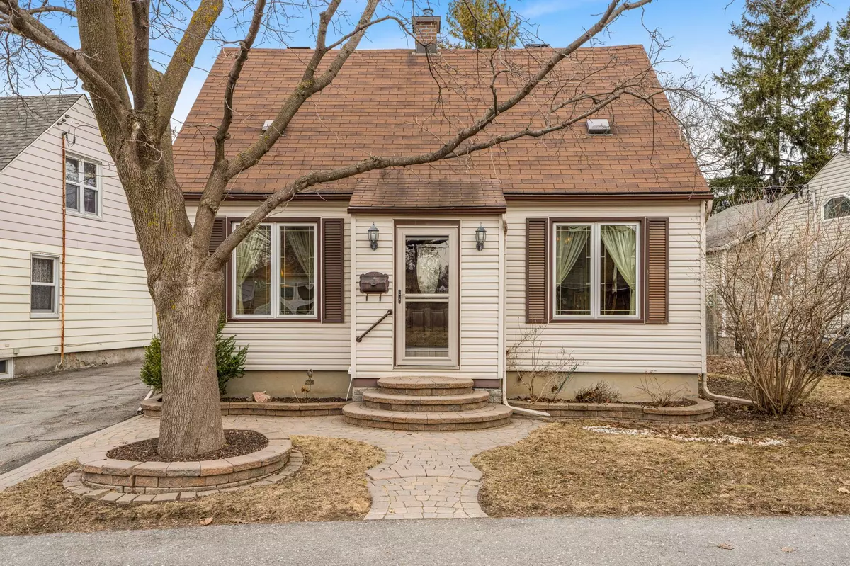 Carlington - Central Park, ON K1Z 7P4,237 Crerar AVE