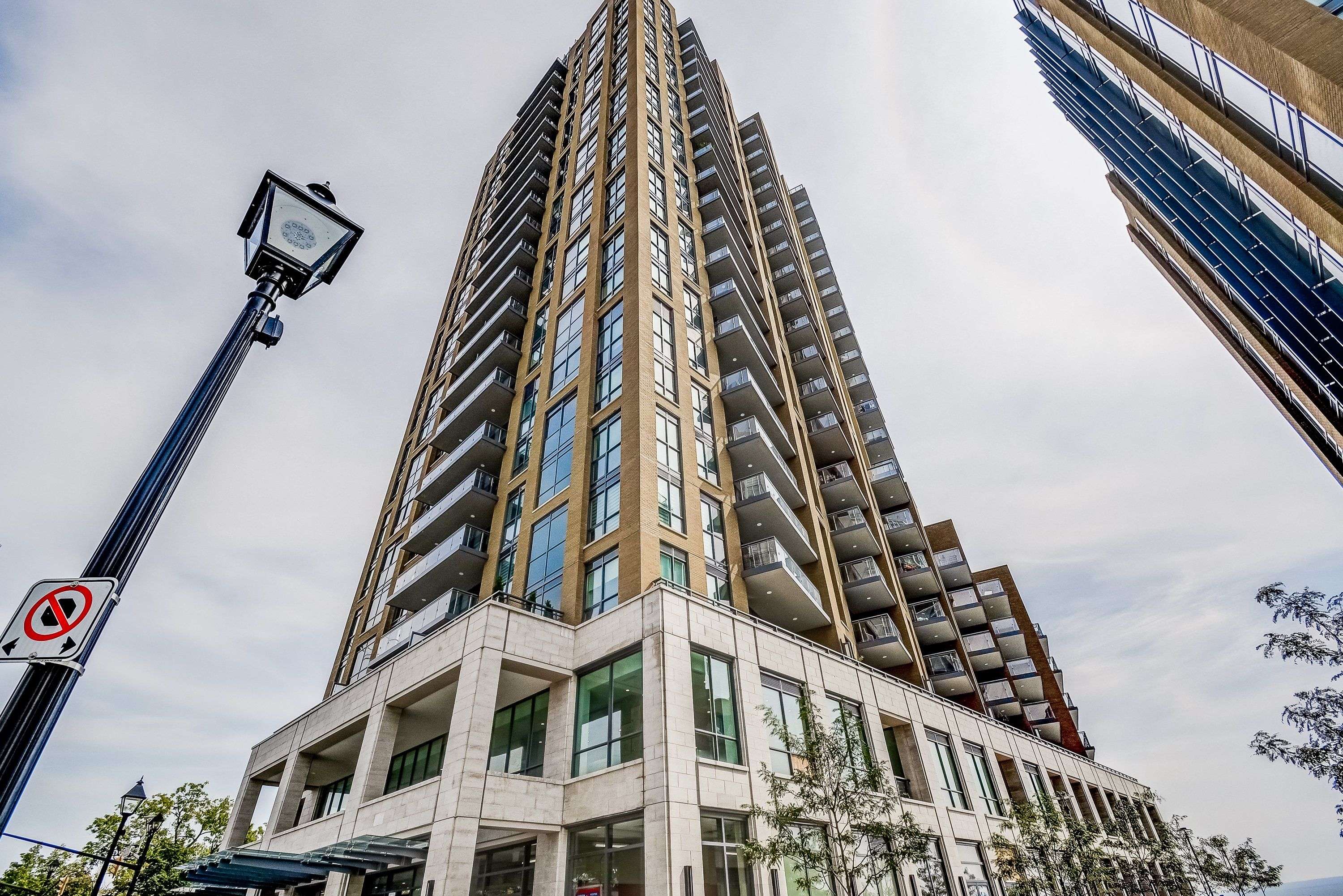 Burlington, ON L7R 0G2,2060 Lakeshore RD N #305
