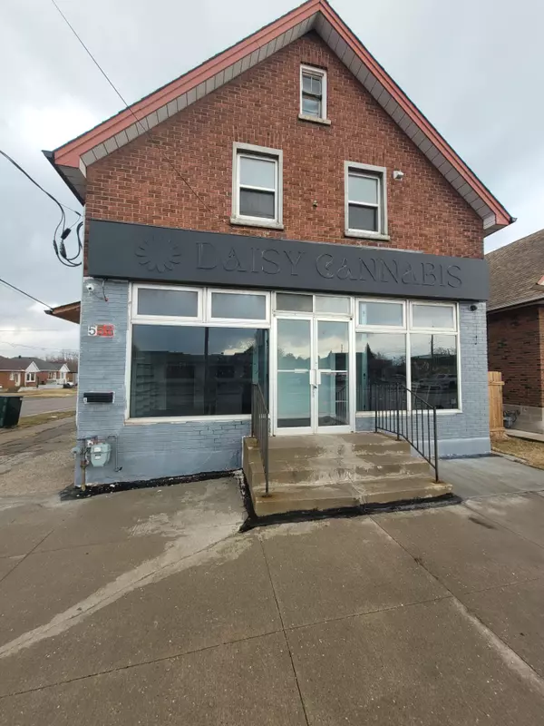 Oshawa, ON L1H 5K6,555 Ritson RD S #A